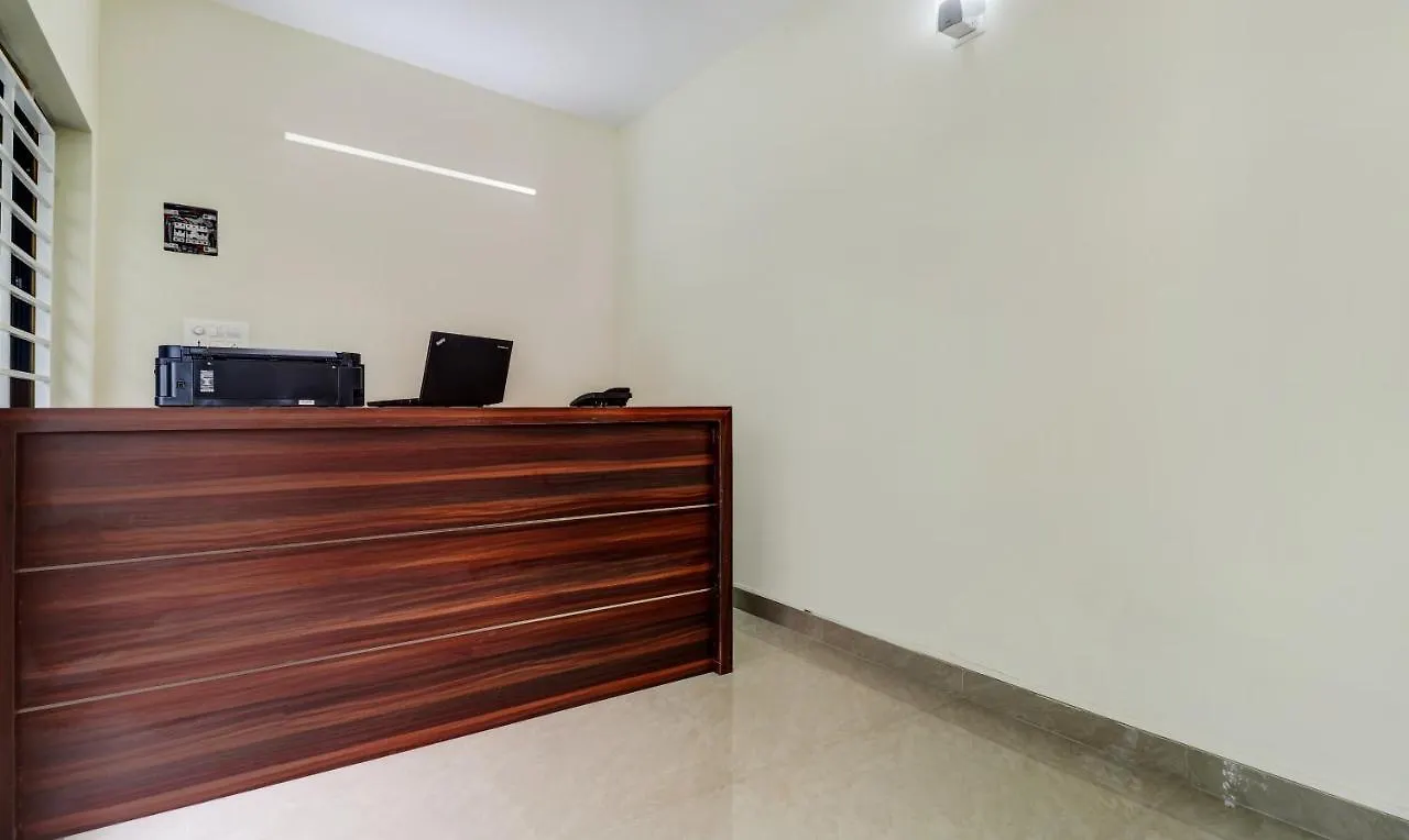 Itsy Hotels Rain Tulsi Stayz, Palarivattom Junction Kochi 3*,  India