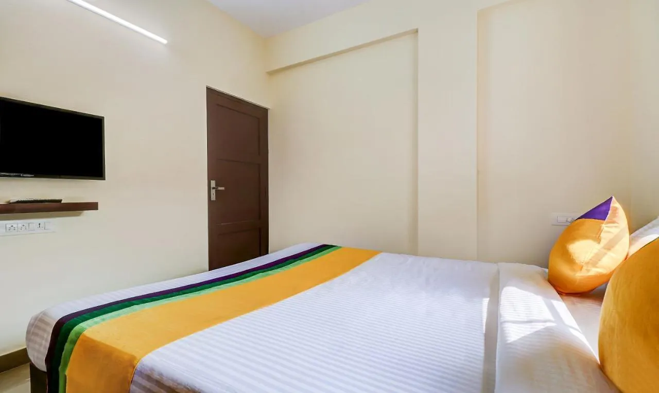 Itsy Hotels Rain Tulsi Stayz, Palarivattom Junction Kochi India